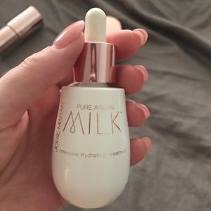 NWOB Josie maran hydrating milk